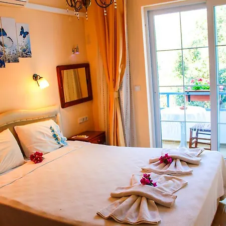 Bozburun Aphrodite Beach & Hotel مرمريس