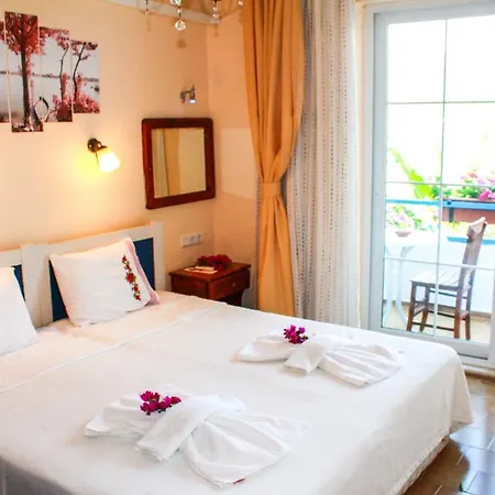 Bozburun Aphrodite Beach & Hotel مرمريس