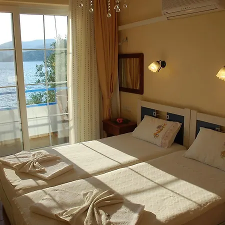 Bozburun Aphrodite Beach & Hotel مرمريس