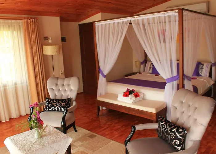 Bozburun Aphrodite Beach & Hotel Мармарис