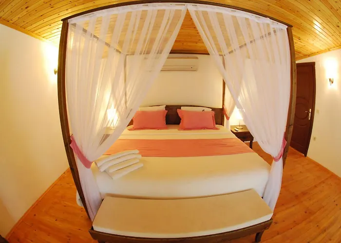 Отель Bozburun Aphrodite Beach & Hotel