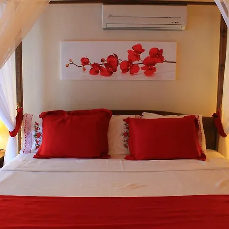 Bozburun Aphrodite Beach & Hotel מרמריס